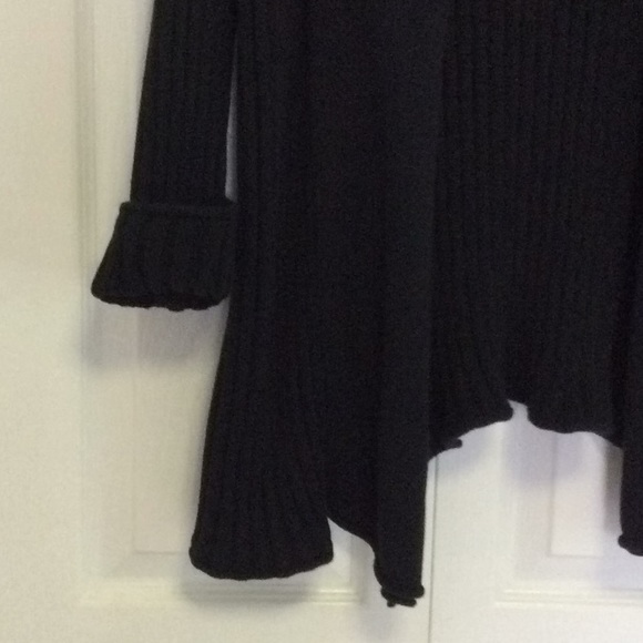 Pretty black sweater - Picture 4 of 9